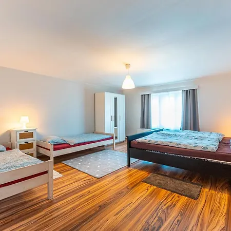 Fajn Apartman Lobec
