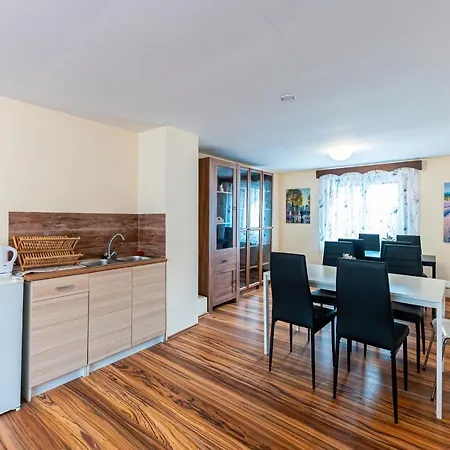 Fajn Apartman * Lobec